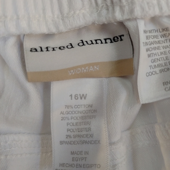 Alfred Dunner Women's White Embroidered Stretch Capri Jeans Pants Sz 16W NWT - Picture 8 of 9